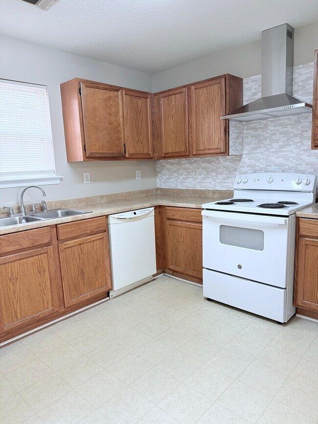 Building Photo - 7265 Crestside Dr