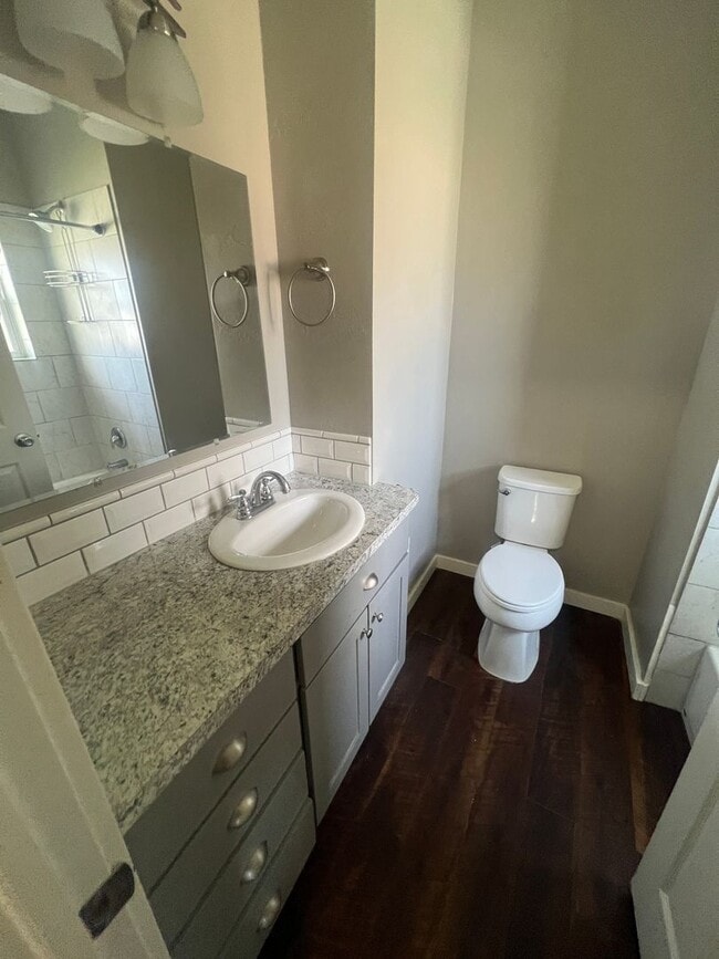 Building Photo - 604 N 10th Ave