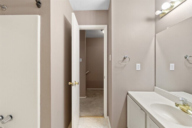 Building Photo - 2521 Crosstimbers Dr
