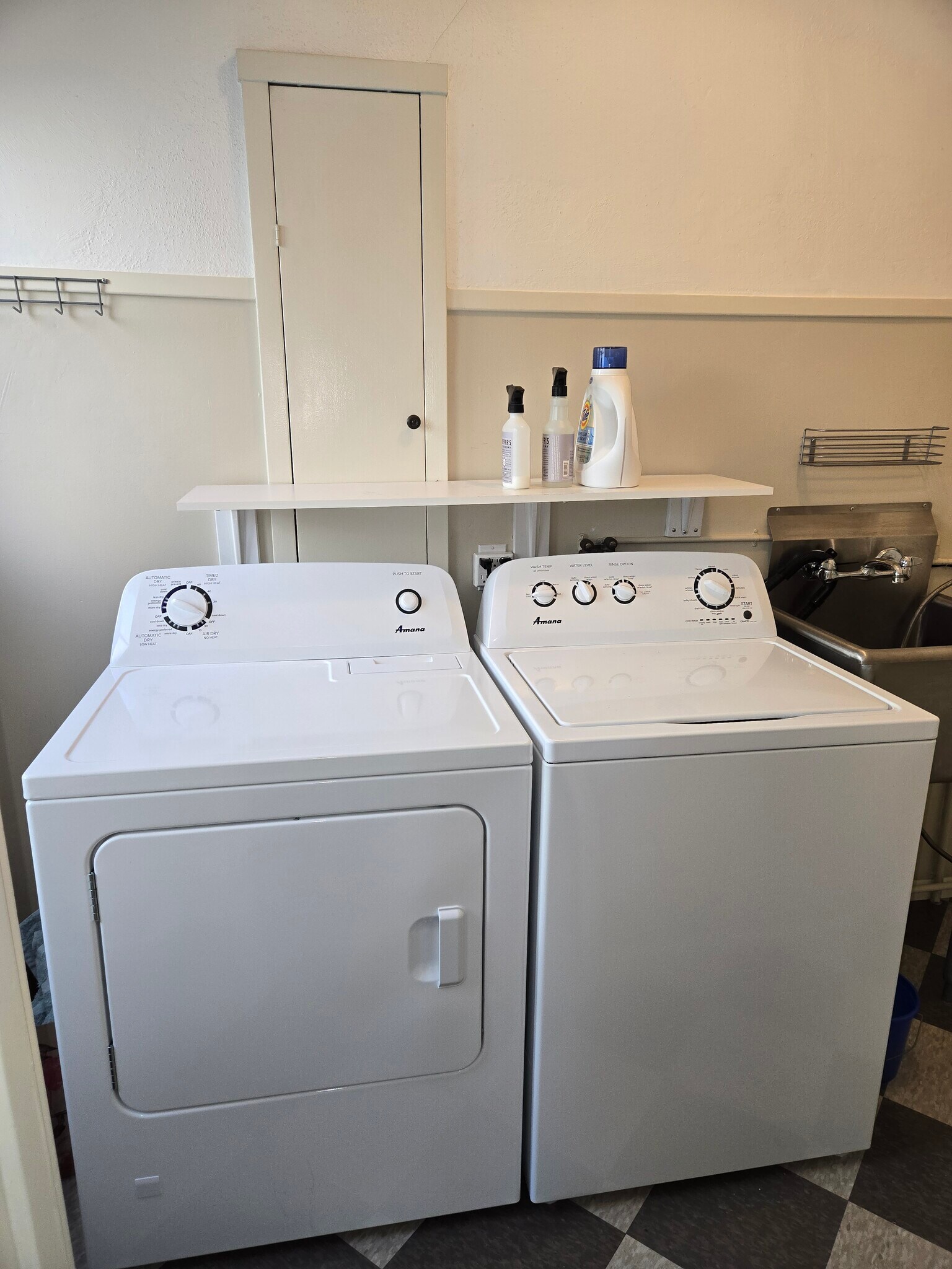 Building Photo - 1922 N Hoover St