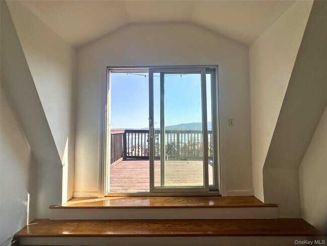 Building Photo - 498 Liberty St