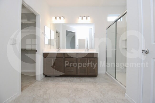 Building Photo - 8810 W Pasadena Ave