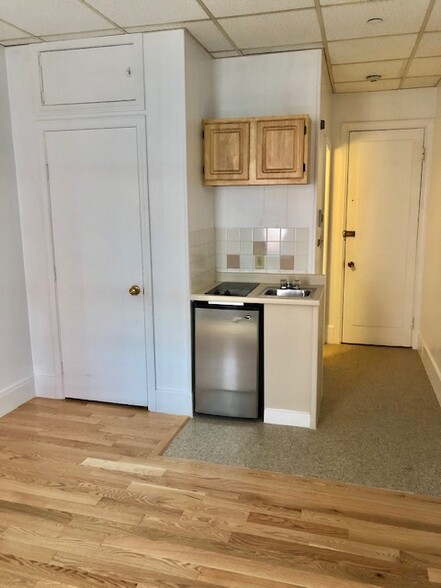 Primary Photo - 272 Newbury St