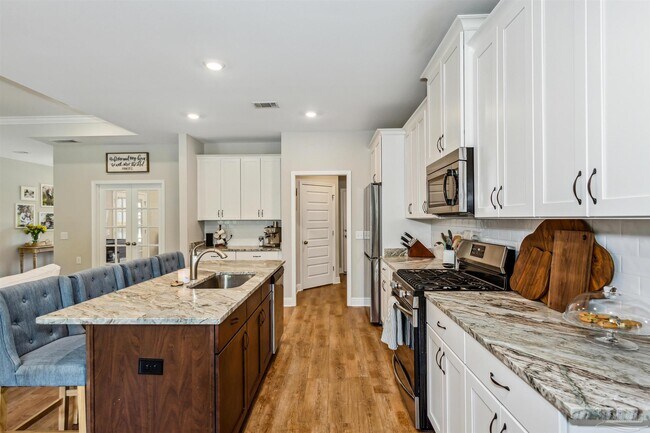 Building Photo - 400 Broadleaf Cir