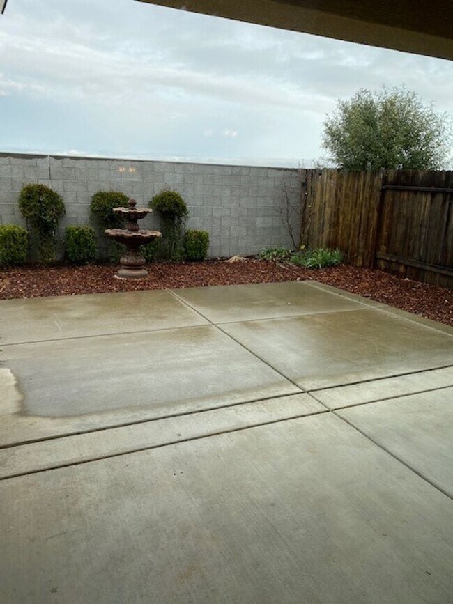 Building Photo - Home in Crocker Ranch gated community.
