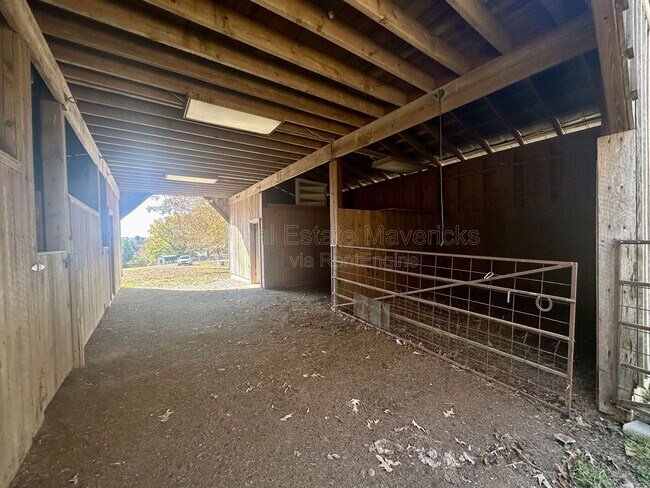 Building Photo - 620 Harp Switch Rd