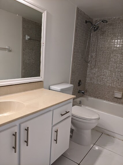 Guest Bathroom - 6800 Cypress Rd
