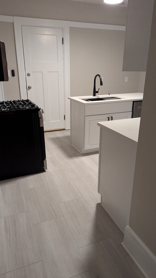 Building Photo - 319 E Montana St