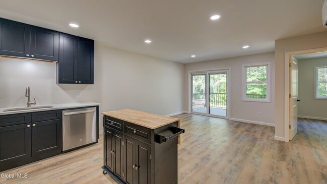 Building Photo - 246 Woods Hollow Rd