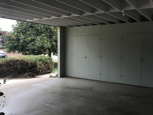 Building Photo - Three Bedroom Turnpike Home/Foothill Schoo...