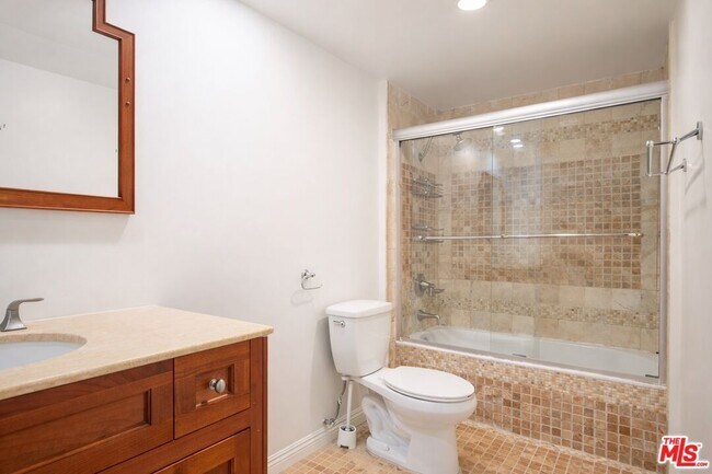 Building Photo - 1154 S Barrington Ave