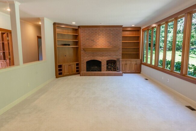 Building Photo - 4bd/3.75ba Woodinville Home