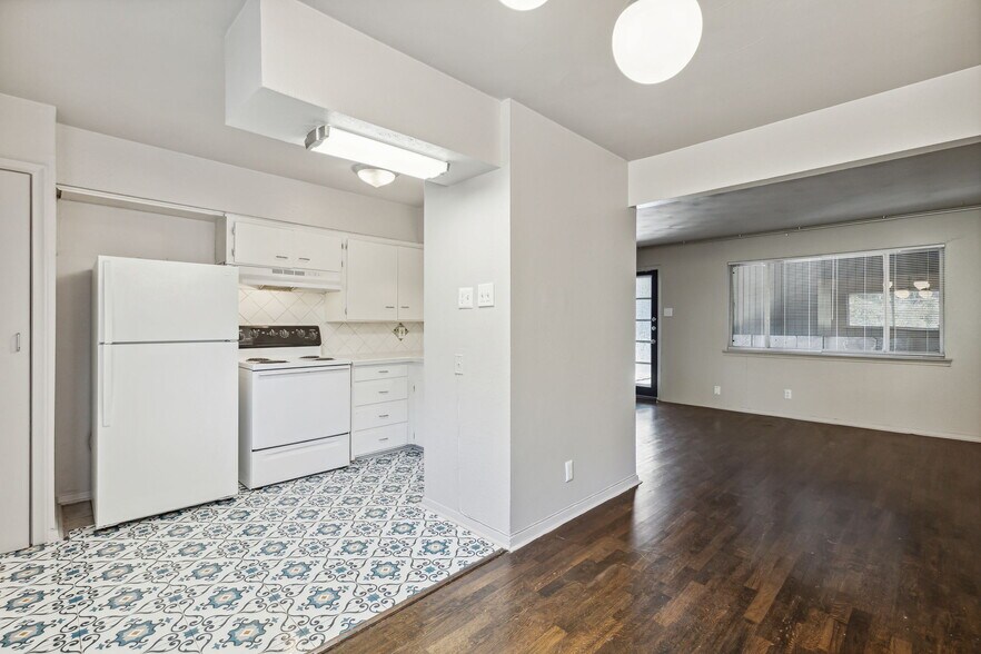 Building Photo - Avalon