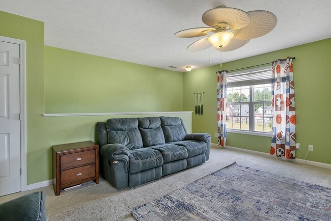 Building Photo - Stunning 4 Bed 3.5 Bath Home with Bonus Ro...