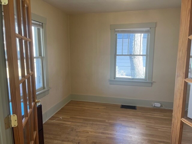 Building Photo - 831 E Platte Ave