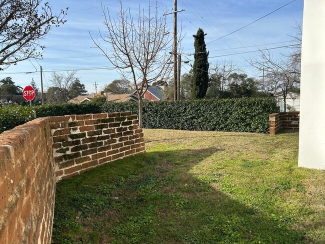 Building Photo - 1295 Floral Ave