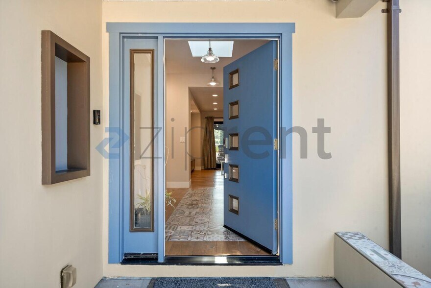 Building Photo - Unit