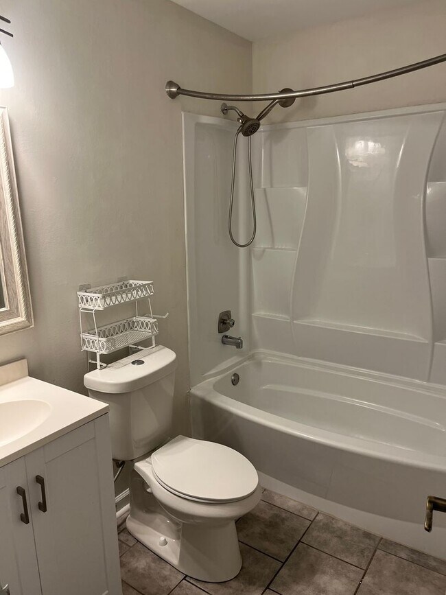 Building Photo - Lovely Two Bedroom in Charlotte!