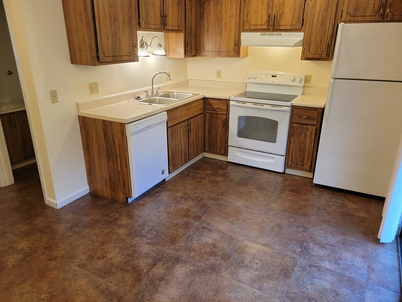 Building Photo - 10 Country Elm Mnr