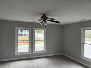 Building Photo - Great Home in Historic Earlewood