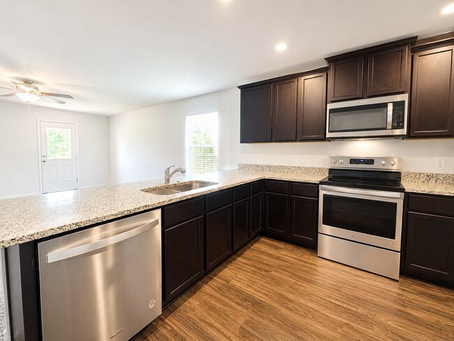 Building Photo - AVAILABLE NOW; APPLY AT OUR WEBSITE TODAY!!