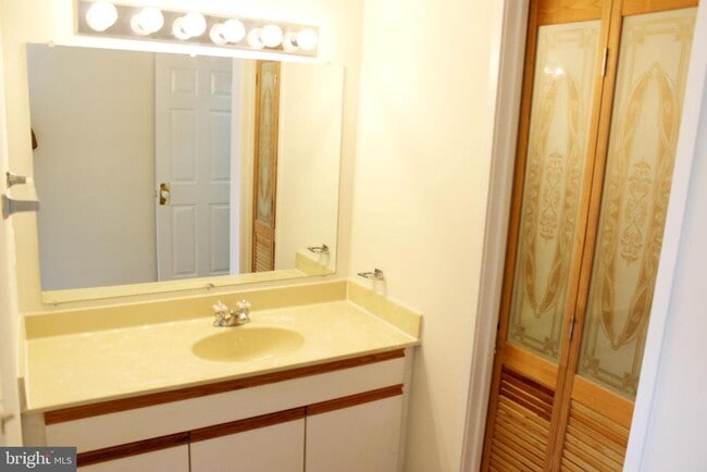 Building Photo - 561 Florida Ave