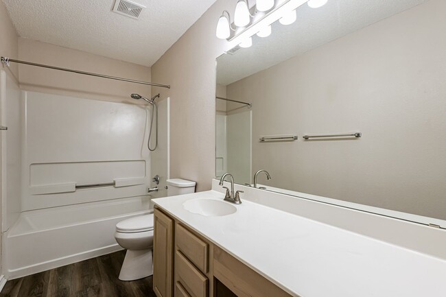 Building Photo - Hidden Gated community about 7 miles from Randolph Air Force Base
