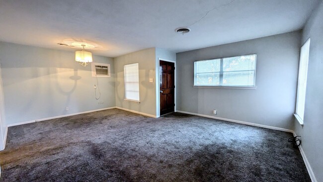 Building Photo - 1110 Sumner Dr