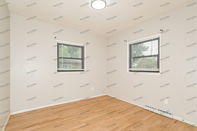 Building Photo - 822 Lightwood Dr