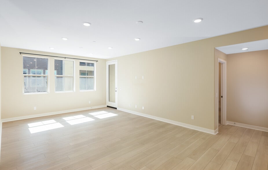 Building Photo - 1100 Lasso Way