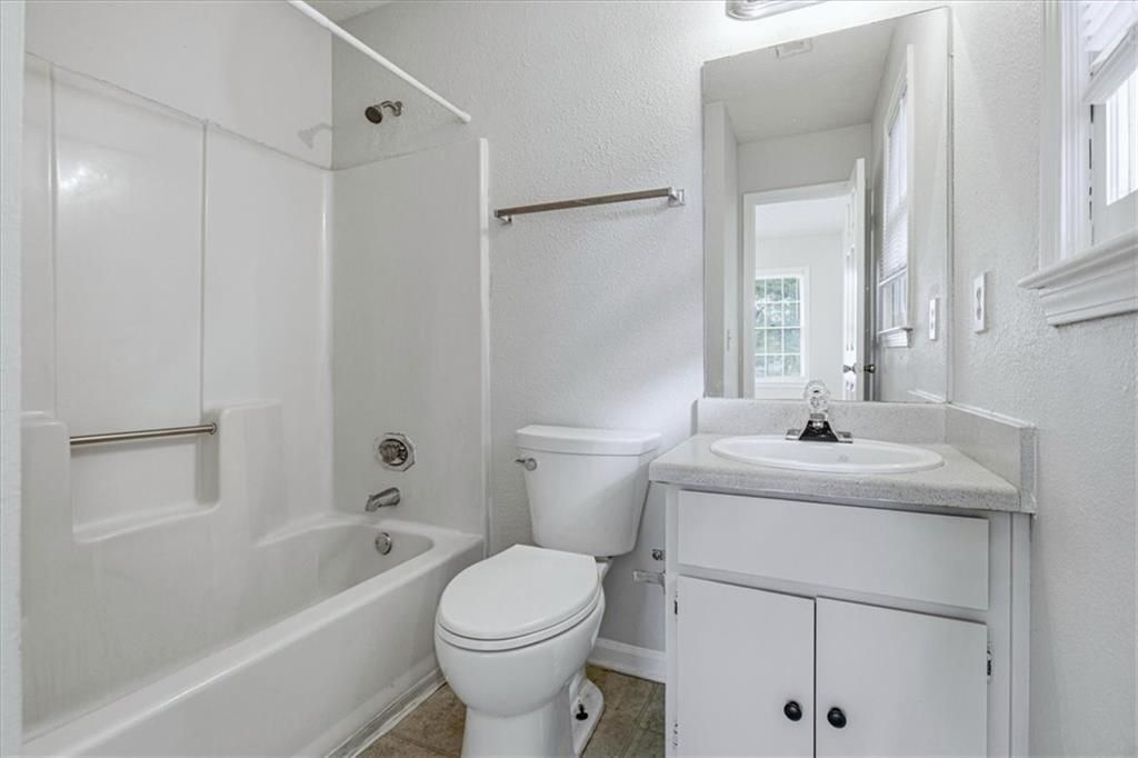 Building Photo - 1337 Sweet Pine Dr