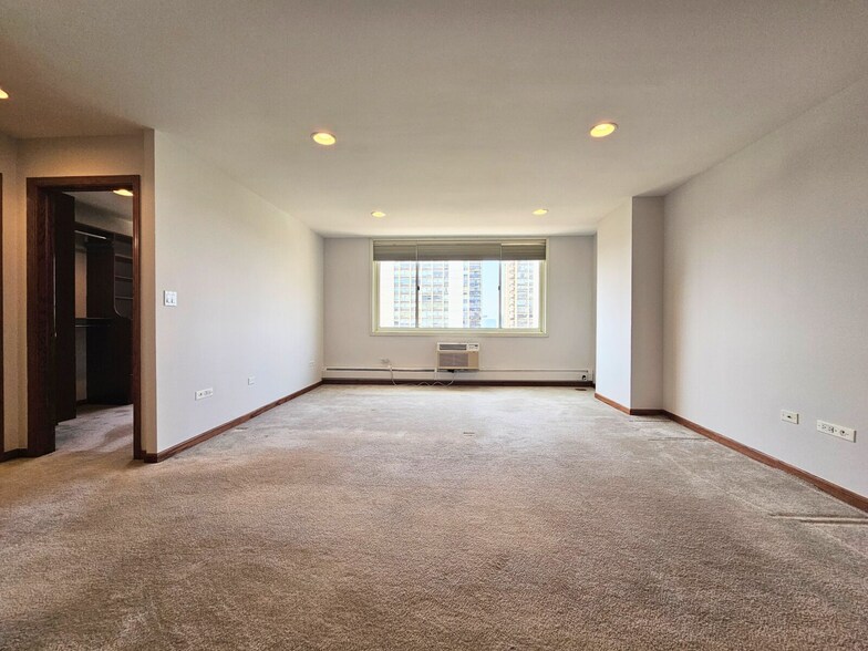 Building Photo - 1356 N Dearborn St