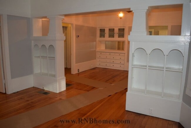 Building Photo - 1121 Dolores Way