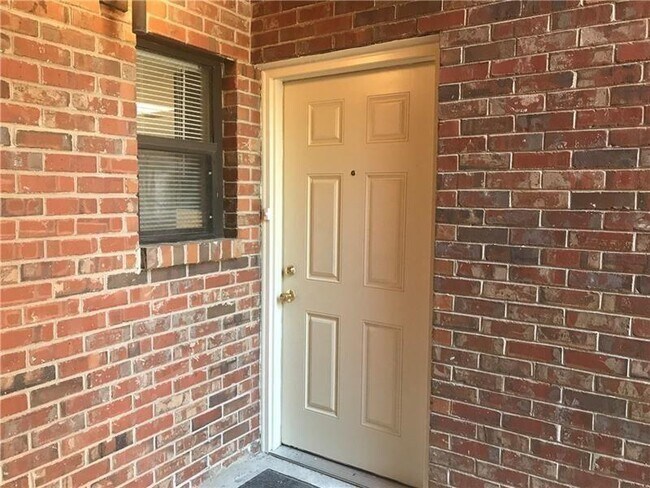 Building Photo - 2185 Palmyra Dr