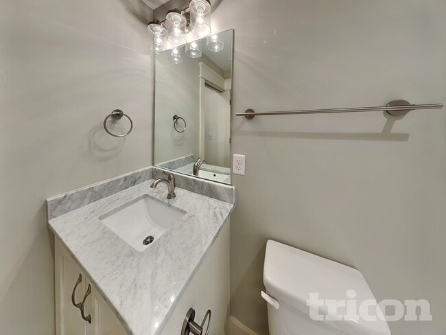 Building Photo - 1216 Hillwood Private Cove