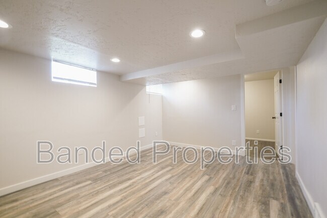 Building Photo - 351 E 4575 S