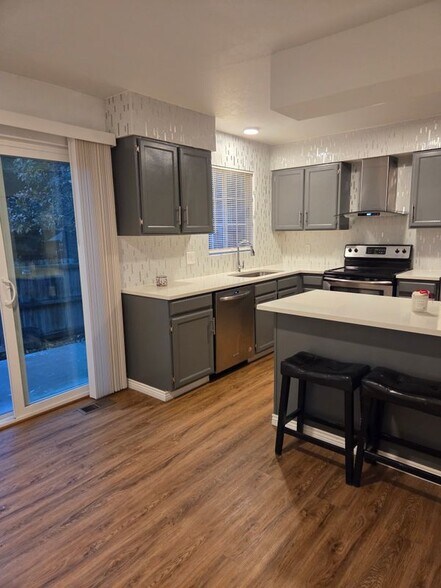 Building Photo - 2915 W 81st Ave