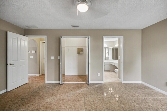 Building Photo - Charming Rental on Quiet Cul-de-Sac!
