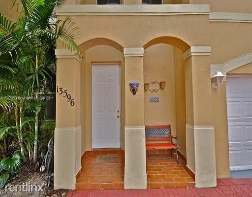 Building Photo - 3 br, 2.5 bath Townhome - 13596 NW 9th Ct