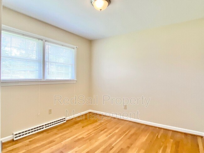 Building Photo - 729 Milton Dr