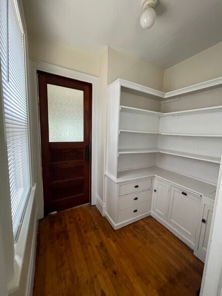 Building Photo - 1808 E Webster Pl