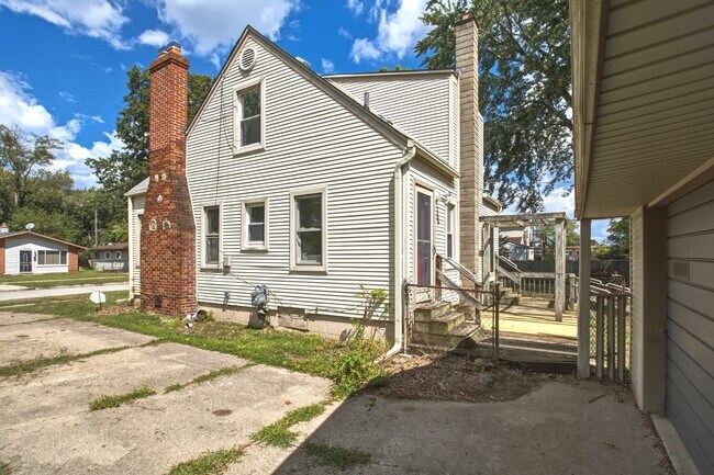 Building Photo - 25433 McDonald St