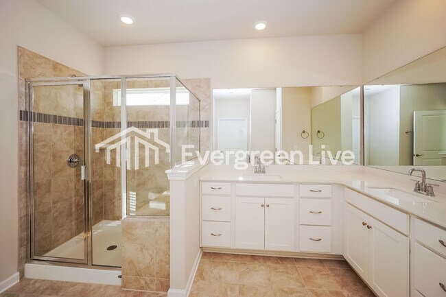 Building Photo - 6466 Fairfax Ct