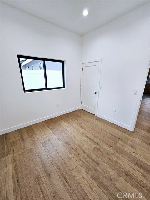 Building Photo - 2581 N Windsor Ave