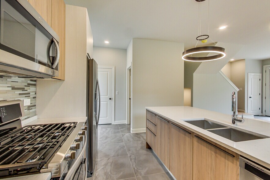 Building Photo - 6115 S University Ave