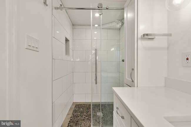 Building Photo - 2205 Observatory Pl NW