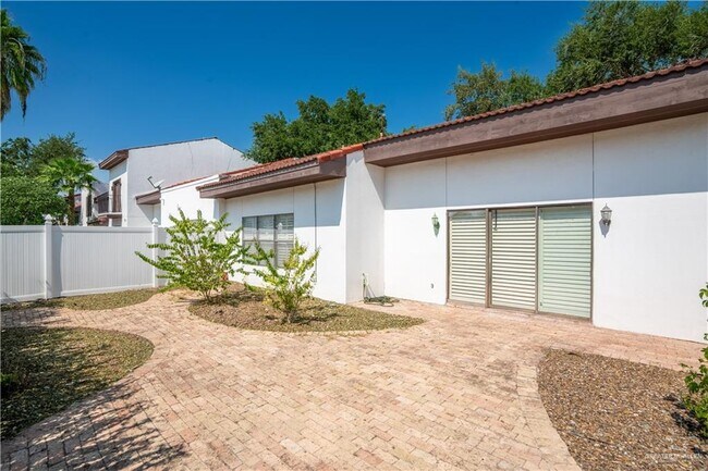 Building Photo - 24 Shasta St