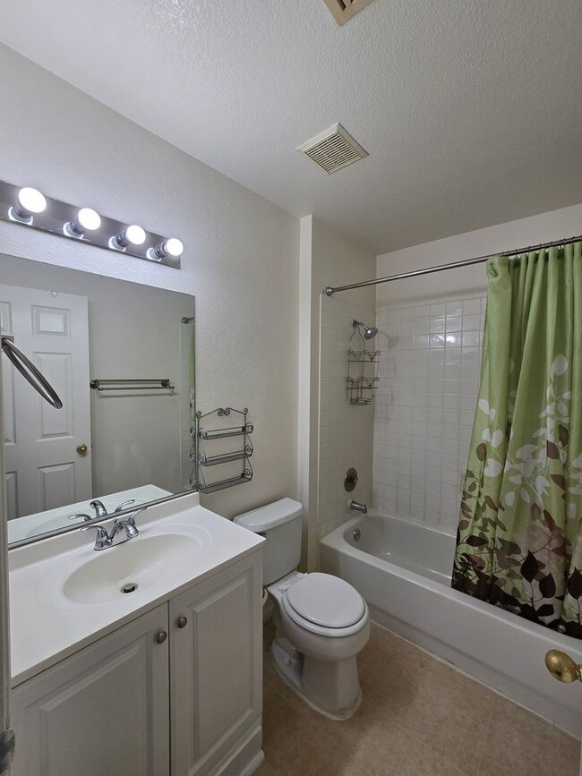 Building Photo - Fabulous 2-Bedroom partially furnished tow...