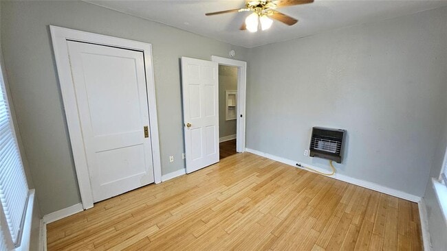 Building Photo - 1136 N Villa Ave