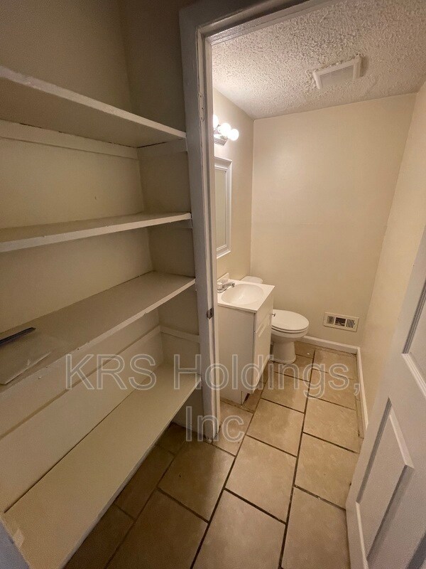 Building Photo - 6529 Pasteur Ct